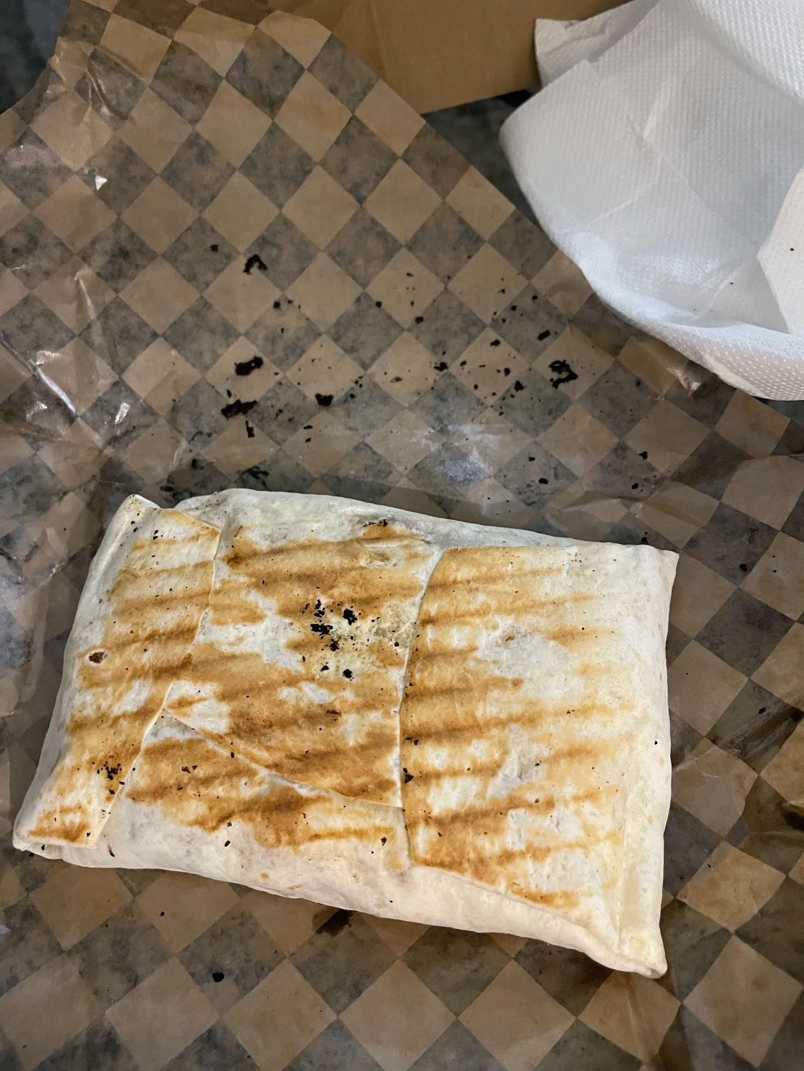 Wrap grillé servi chez Buns Burger